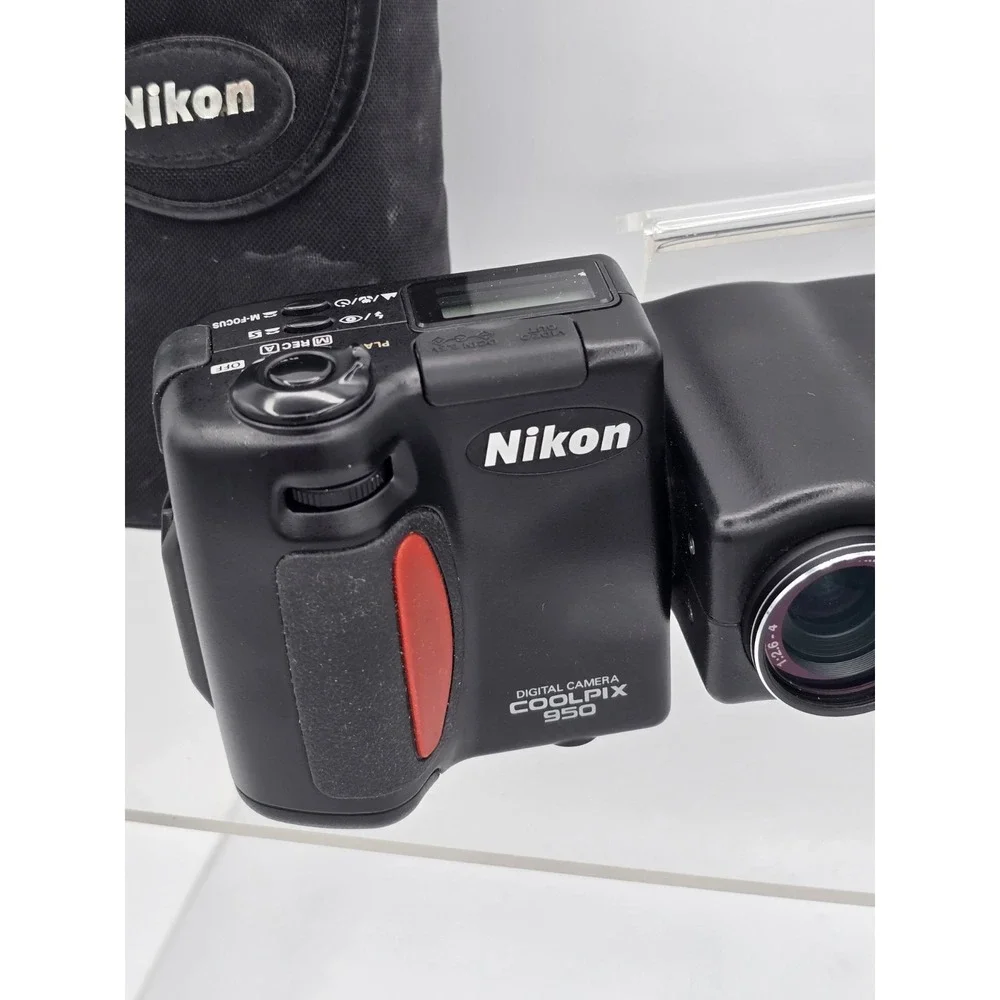 Nikon Coolpix 950 Digital Camera -‎ FOR PARTS NO POWER - Battery Corrosion